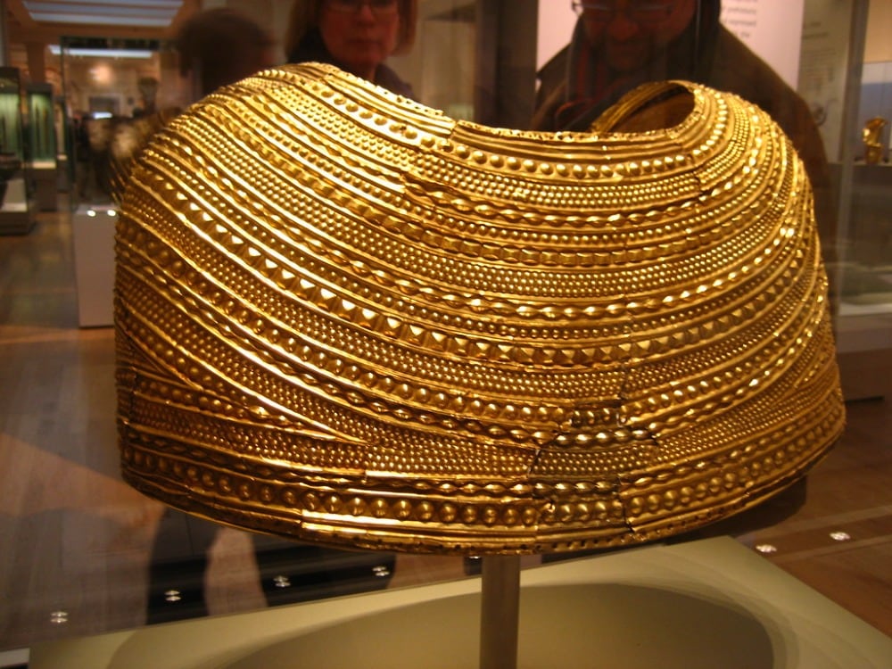 Mold Gold Cape